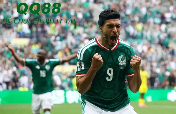 Raúl Jiménez giúp đội bóng của HLV Javier Aguirre có khởi đầu thuận lợi, đồng thời tạm chiếm ưu thế trong cuộc đua giành vé đi tiếp. (Ảnh: Goal)